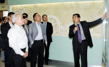 王欽敏到國家橡膠與輪胎工程中心調研