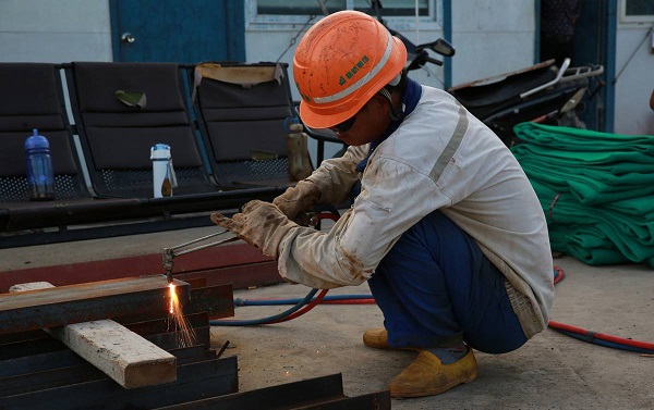 鋼結構加工中焊縫裂紋這樣處理，簡單實用